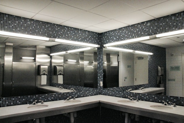 Дизайн интерьера ванной комнаты - подсветка зеркал