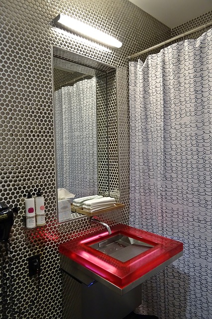 Дизайн интерьера ванной комнаты в сером цвете