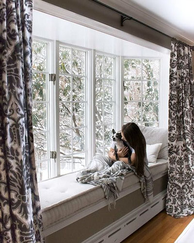 Уютное панорманое окно в стиле хюгге